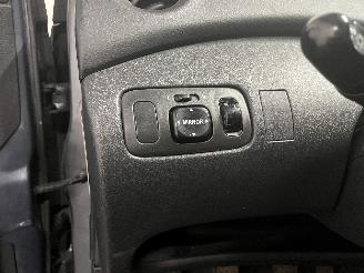 Toyota Yaris Yaris (P1) Hatchback 1.3 16V VVT-i (2SZFE) [64kW]  (04-2002/09-2005) picture 23