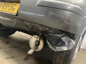 Toyota Yaris Yaris (P1) Hatchback 1.3 16V VVT-i (2SZFE) [64kW]  (04-2002/09-2005) picture 11