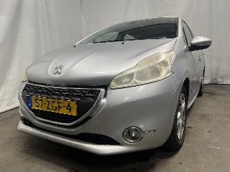 uszkodzony samochody osobowe Peugeot 208 208 I (CA/CC/CK/CL) Hatchback 1.2 Vti 12V PureTech 82 (EB2F(HMZ)) [60k=
W]  (03-2012/12-2019) 2012/11