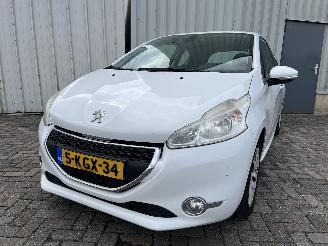 Coche accidentado Peugeot 208 208 I (CA/CC/CK/CL) Hatchback 1.2 Vti 12V PureTech 82 (EB2F(HMZ)) [60k=
W]  (03-2012/12-2019) 2013/4