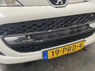 Peugeot 107 107 Hatchback 1.0 12V (384F(1KR)) [50kW]  (06-2005/05-2014) picture 13