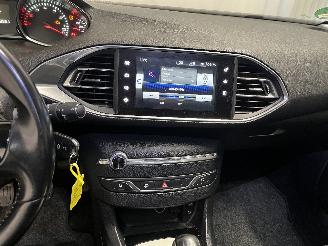 Peugeot 308 308 SW (L4/L9/LC/LJ/LR) Combi 5-drs 1.2 12V e-THP PureTech 110 (EB2DT(=
HNZ)) [81kW]  (03-2014/12-2021) picture 20