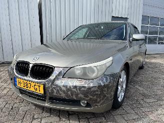 krockskadad bil auto BMW 5-serie 5 serie (E60) Sedan 520i 24V (M54-B22(226S1)) [125kW]  (07-2003/03-201=
0) 2004/5