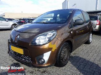 krockskadad bil auto Renault Twingo 1.2 16V Authentique 2010/8