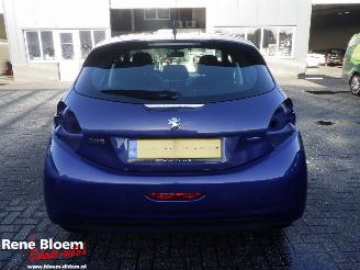 Peugeot 208 1.2 PureTech Blue Lion 5drs picture 3