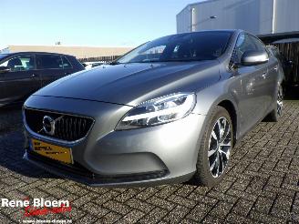 krockskadad bil auto Volvo V-40 2.0 D3 Dynamic 150pk Aut Edition 2019/3