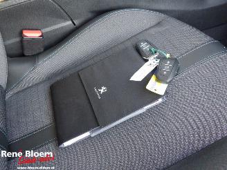 Peugeot 208 1.5 BlueHDi Allure Pack picture 10