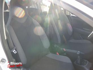 Toyota Aygo 1.0 VVT-I X-Fun 5drs Airco picture 13