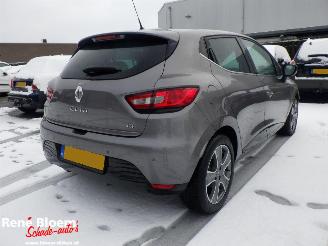 krockskadad bil auto Renault Clio 1.5 dCi Eco Night & Day 2015/12