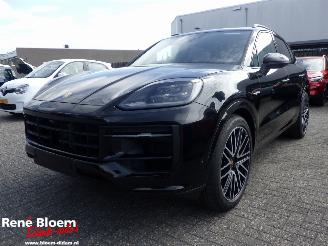 Vaurioauto  passenger cars Porsche Cayenne 3.0 E-Hybrid 440pk Full Option 2025/3