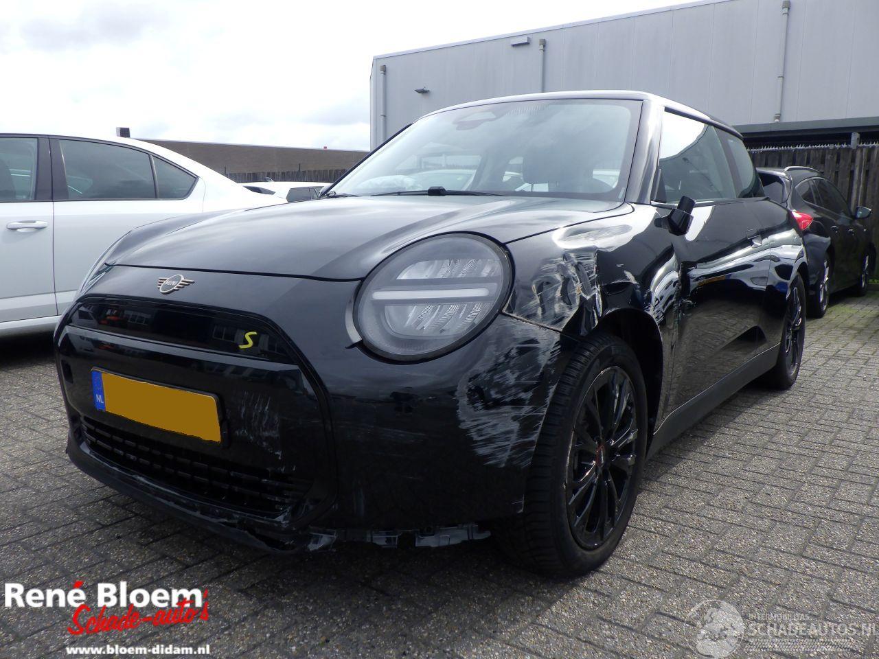 Mini Cooper SE Essential XS 54.2 kWh 218pk