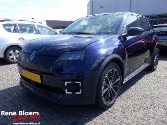 damaged passenger cars Renault 5 urban range techno 40kW 2025/12