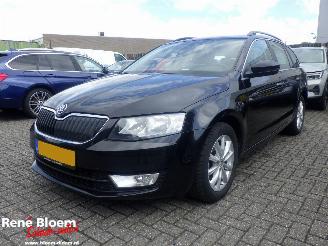 Damaged car Skoda Octavia Combi 1.6 TDI Greentech 110pk Ambition 2016/9