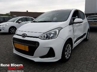 damaged passenger cars Hyundai I-10 i Comfort 5drs Airco 2018/10