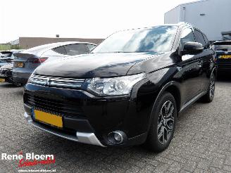 uszkodzony samochody osobowe Mitsubishi Outlander 2.0 PHEV Limited Edition X-Line 2015/6