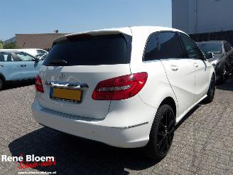 krockskadad bil auto Mercedes B-klasse 180 Ambition 122pk 2013/5