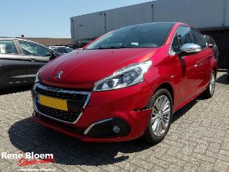 krockskadad bil auto Peugeot 208 1.2 Puretech Allure 110pk 2018/11