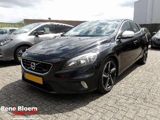 uszkodzony samochody osobowe Volvo V-40 D4 R-Design Navi 190pk 2014/12