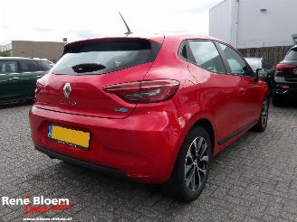 damaged passenger cars Renault Clio E-TECH HYBRID Equilibre 145pk 2023/5