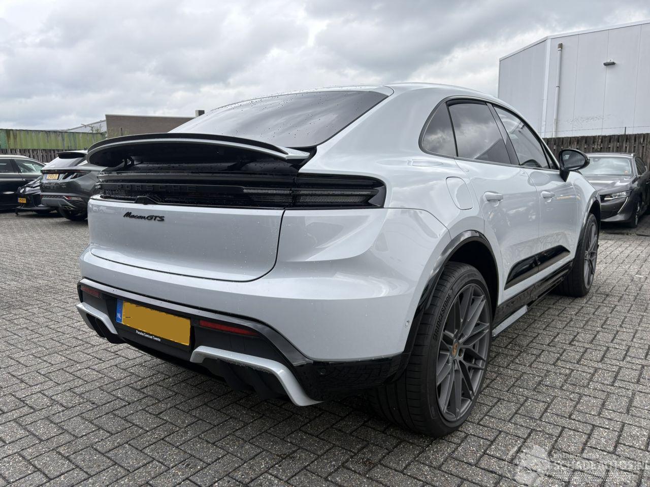 Porsche Macan GTS 100kwh