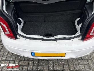 Volkswagen Up! 1.0 move up! Bluemotion picture 10