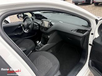Peugeot 208 1.2 PureTech Signature 5drs picture 7