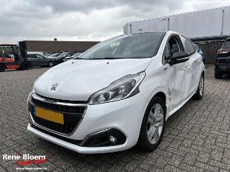 damaged passenger cars Peugeot 208 1.2 PureTech Signature 5drs 2019/1