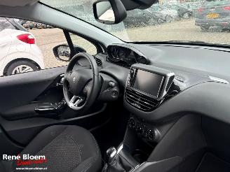 Peugeot 208 1.2 PureTech Signature 5drs picture 8