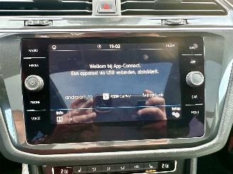 Volkswagen Tiguan 1.4 TSI 150pk aut + f1 R-Line - pano - nap - massage - trekh - front + line assist - dynaudio - virtual picture 32