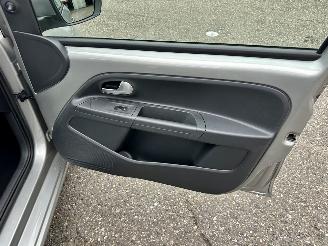 Volkswagen Up! 1.0i 65pk 5drs - nap - airco - line assist - bleutooth - aux - elektr ramen - led - facelift - rijdbaar picture 39