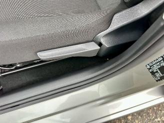 Volkswagen Up! 1.0i 65pk 5drs - nap - airco - line assist - bleutooth - aux - elektr ramen - led - facelift - rijdbaar picture 37