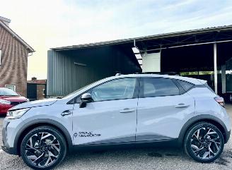 damaged passenger cars Renault Captur 1.6 E-Tech full hybrid 145 esprit Alpine - nap - pano - harman - 360cam - stuurverw - front + line + side assist 2025/4