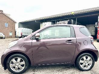 Unfallwagen Toyota iQ 1.0 VVTi 68pk automaat Aspiration - 44dkm nap - navi - clima - keyless entry + start - lmv - pdc 2010/4