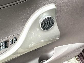 Toyota iQ 1.0 VVTi 68pk automaat Aspiration - 44dkm nap - navi - clima - keyless entry + start - lmv - pdc picture 39