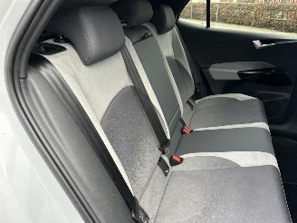 Volkswagen ID.3 58kWh 204pk aut First Plus - nap - navi - cam - keyless - 19 inch - stuurverw - front + line assist - sfeerverl picture 58