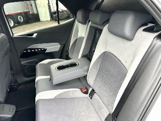 Volkswagen ID.3 58kWh 204pk aut First Plus - nap - navi - cam - keyless - 19 inch - stuurverw - front + line assist - sfeerverl picture 16