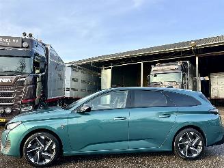 Vaurioauto  passenger cars Peugeot 308 1.2 Turbo 131pk 6-bak Allure Pack Bus - 58dkm nap - 2023/1