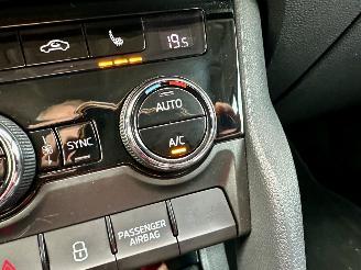 Skoda Karoq 1.5 TSI 150pk 7-Traps aut Bus.Edition - nap - navi - stoelverw - pdc - front assist - keyless start - inkl trekh picture 26