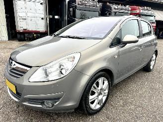 Opel Corsa Gereserveerd 1.4-16V 101pk Cosmo 5drs - pano - nap - clima - cruise - half leer - pdc - licht + regens + dimmend binnenspiegel picture 2