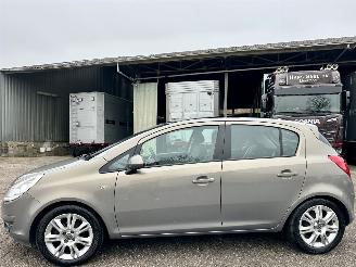 uszkodzony samochody osobowe Opel Corsa 1.4-16V 101pk Cosmo 5drs - pano - nap - clima - cruise - half leer - pdc - licht + regens + dimmend binnenspiegel 2011/1