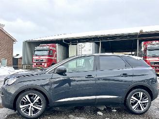 Schadeauto Peugeot 3008 1.2T PureTech 131pk aut + f1 Première 2017/12