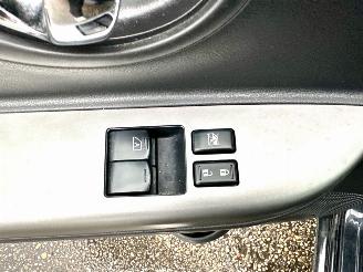 Nissan Micra 1.2i 80pk Connect Edition 5drs - navi - clima - cruise - pdc v+a - licht + regensensor - gebruikerssporen picture 17