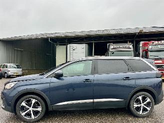 Damaged car Peugeot 5008 1.2 PureTech Crossway 2019/6
