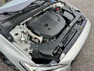 Volvo V-60 2.0 B4 R-Design picture 13