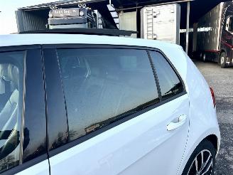 Volkswagen Golf 1.2 TSI 105pk 6-bak Highl 5drs - pano - nap - xenon - massage - navi - stoelverw - half leer - bearlock picture 103