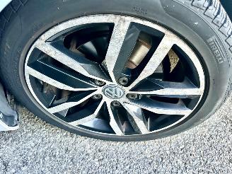 Volkswagen Golf 1.2 TSI 105pk 6-bak Highl 5drs - pano - nap - xenon - massage - navi - stoelverw - half leer - bearlock picture 80