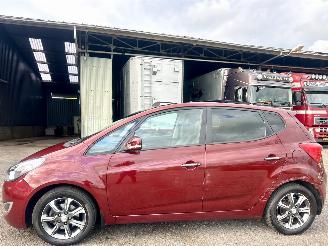 damaged passenger cars Hyundai Ix20 1.6i 125pk automaat Premium - nap - pano - leer - stuur + stoelverw - navi - camera - 1e eig - pdc v+a 2015/8