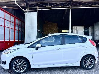 damaged passenger cars Ford Fiesta 1.0T EcoBoost ST-Line 5drs - nap - navi - clima + cruise - zwarte hemel - pdc - trekh - licht + regensensor 2016/9
