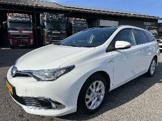 Toyota Auris Touring Sports Gereserveerd 1.8 Hybrid 123pk aut Lease pro - pano - nap - front + line + park assist - keyless entry + start - stoelverw picture 2