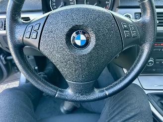 BMW 3-serie 318i 2.0 129pk 6-bak Executive sedan - xenon - clima - 58dkm - 19 inch performance + 4x goede hankook picture 32